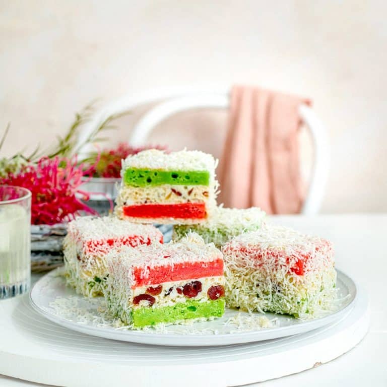 CHRISTMAS LAMINGTONS