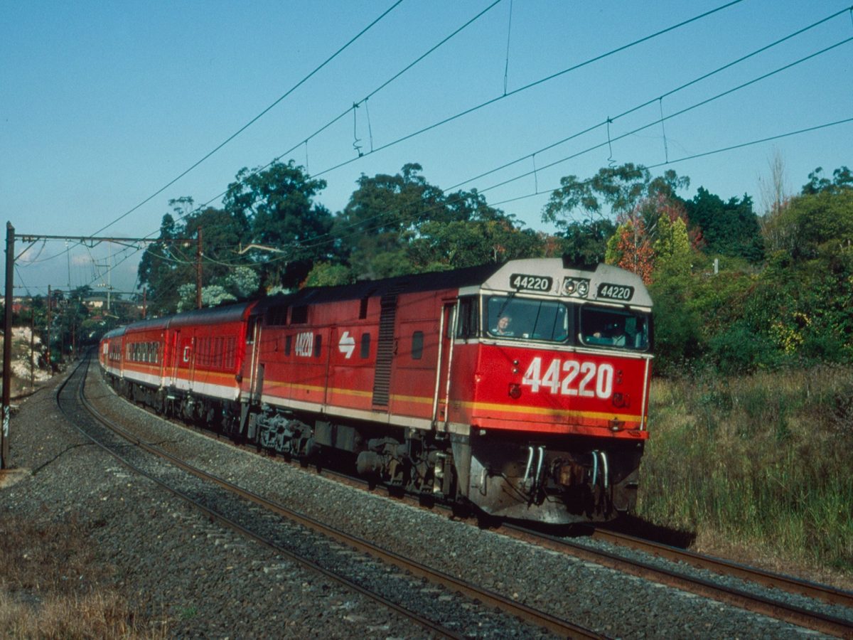 442-Class-Locomotive-with-Mitsubishi-Electric-equipment