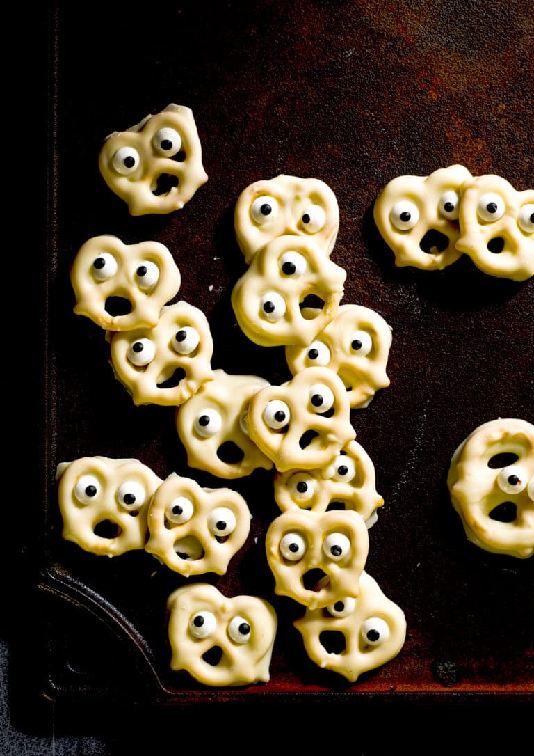 WHITE CHOCOLATE PRETZEL GHOSTS